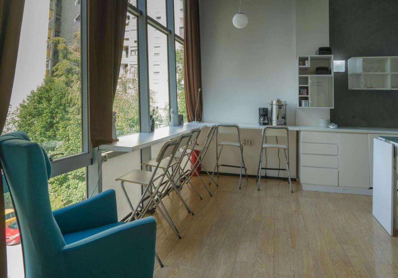 Transit Hotel Central Скопье Экстерьер фото